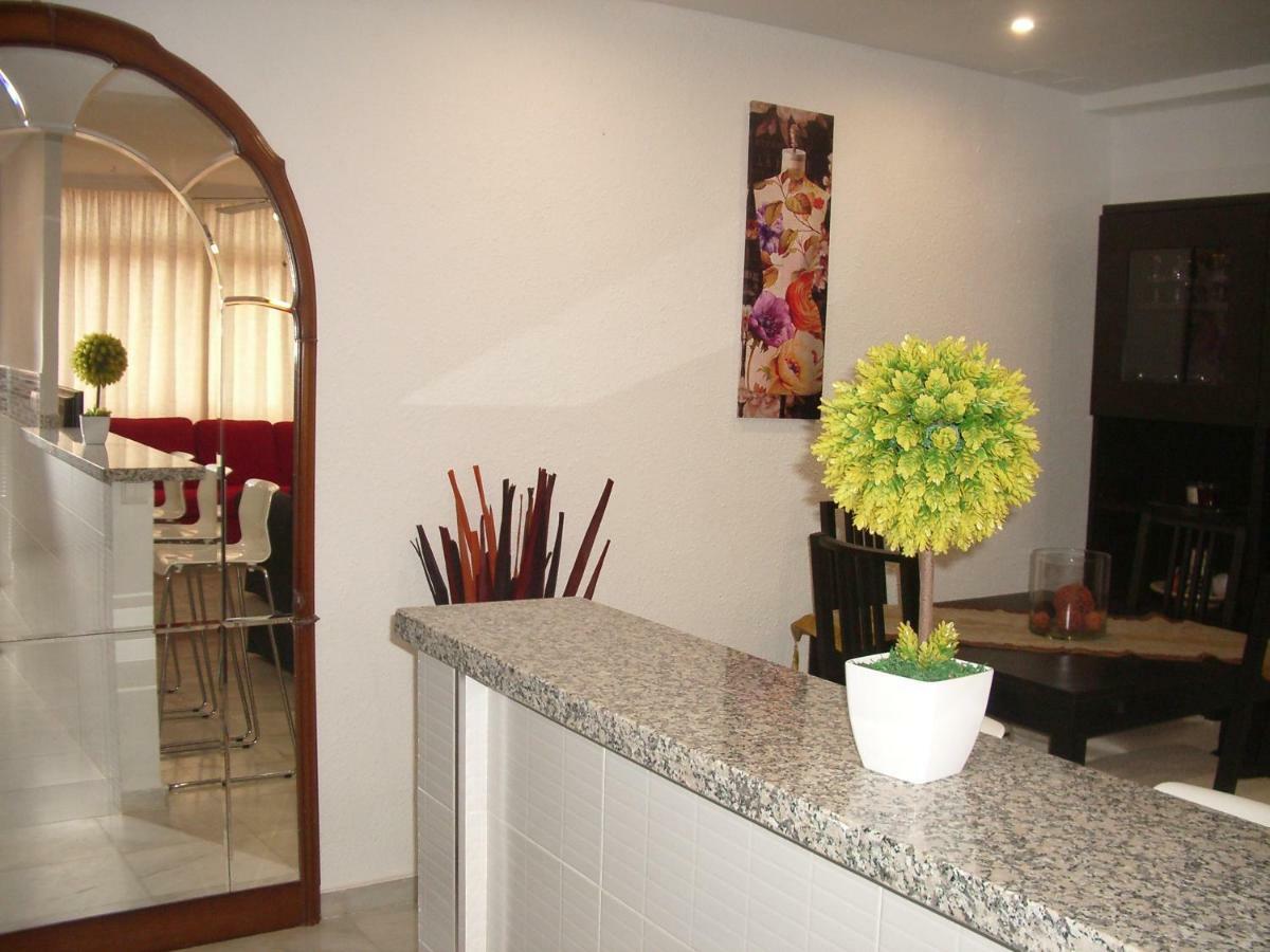 Paseo Maritimo De Poniente Lägenhet Málaga Exteriör bild